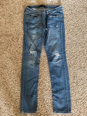 Women’s Levi’s sz 9 medium too super low 524 jeans